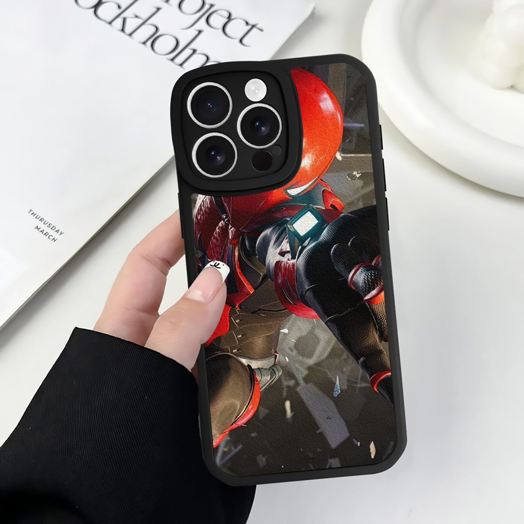 Spider Man スパイダーマン 【iPhone 16シリーズ対応】シリコンスマホケース（レザー調） 材質：シリコン